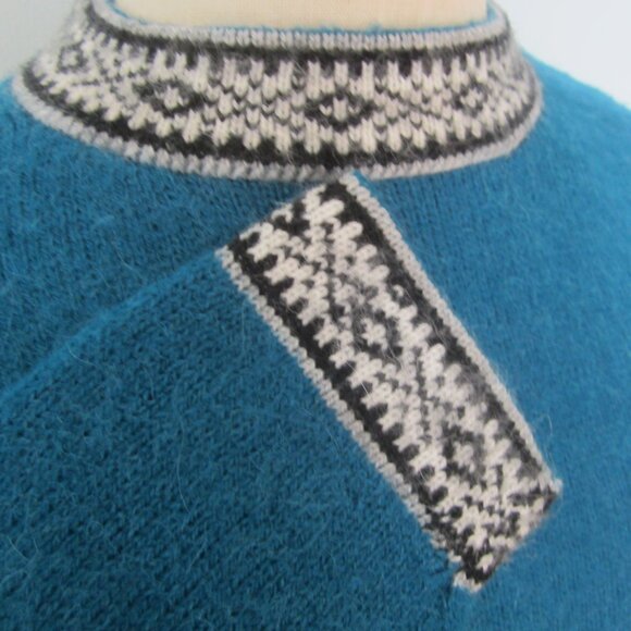 Alpaca Wool pullover sweater in royal blue size medium - Picture 3 of 5